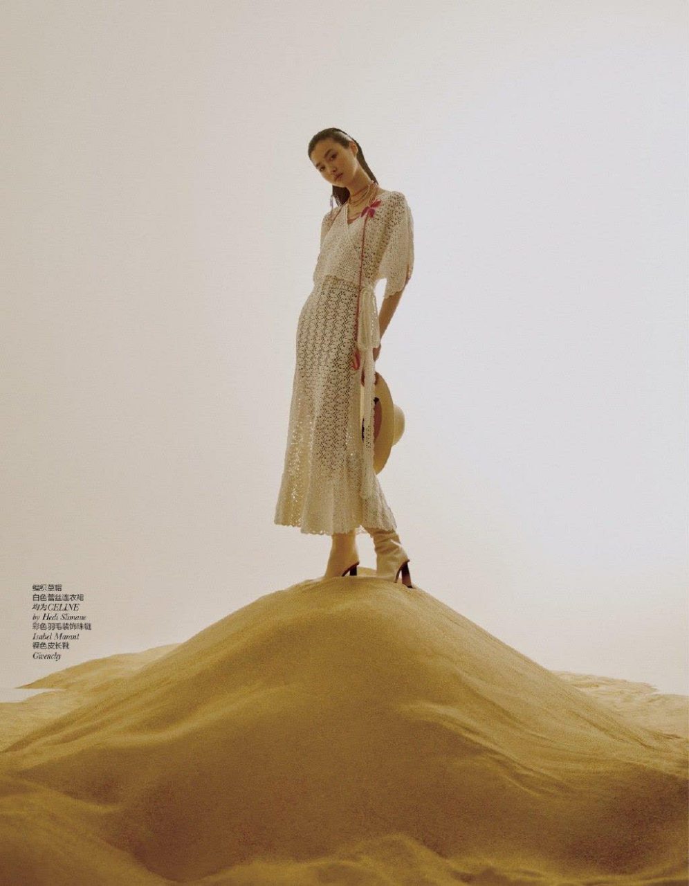 陈瑜elle三月刊时装大片,时尚甜美,演绎"沙漠之花"