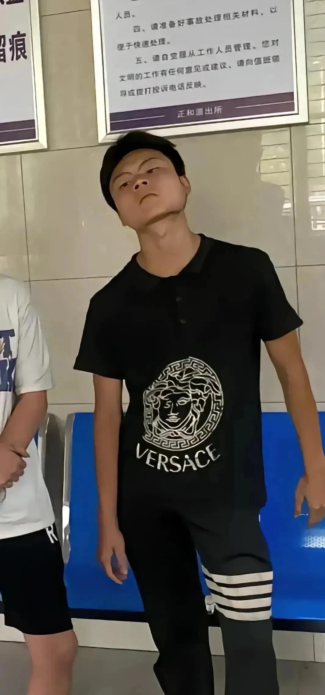 天生反骨说的就是这种人吧!