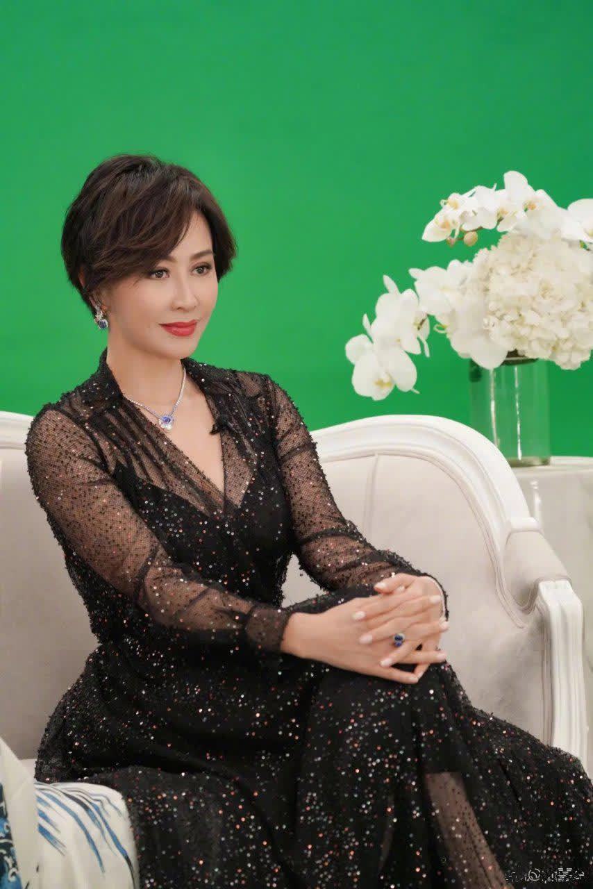 刘嘉玲短发减龄