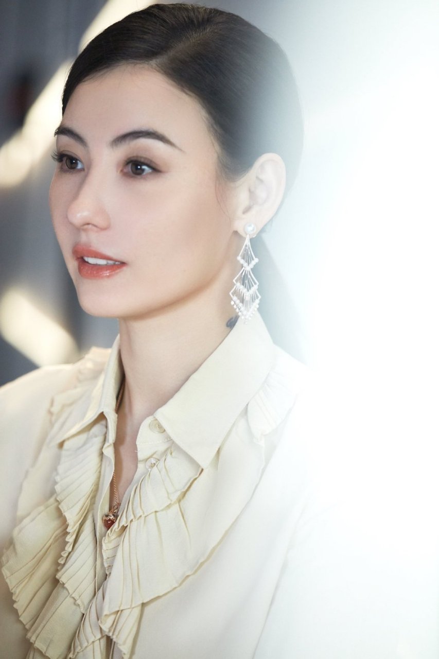 张柏芝黑色西装杀又美又飒神采奕奕开启乘风破浪