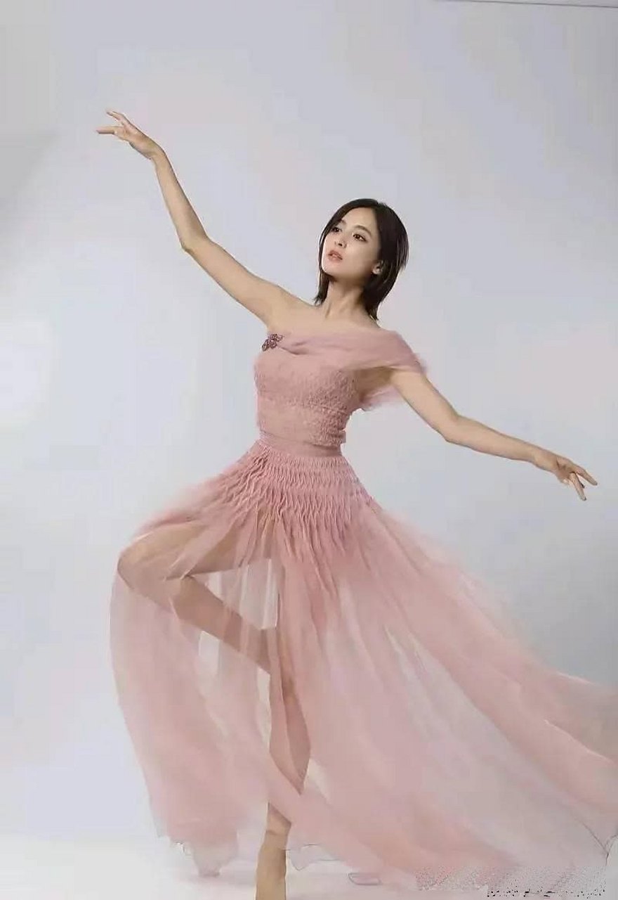 古力娜扎生图跳舞照