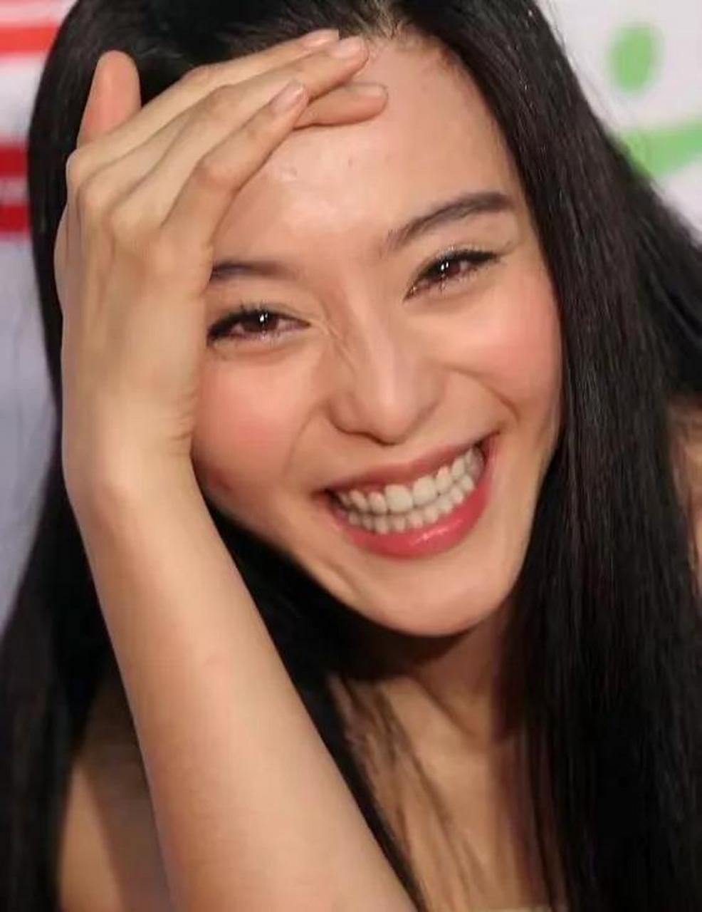 哪位女明星笑起来露齿比较好看呢?