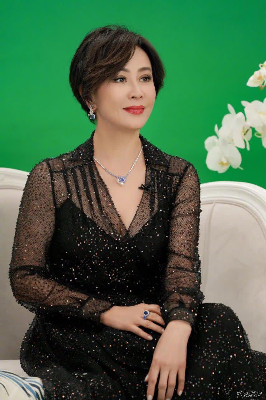 刘嘉玲短发减龄