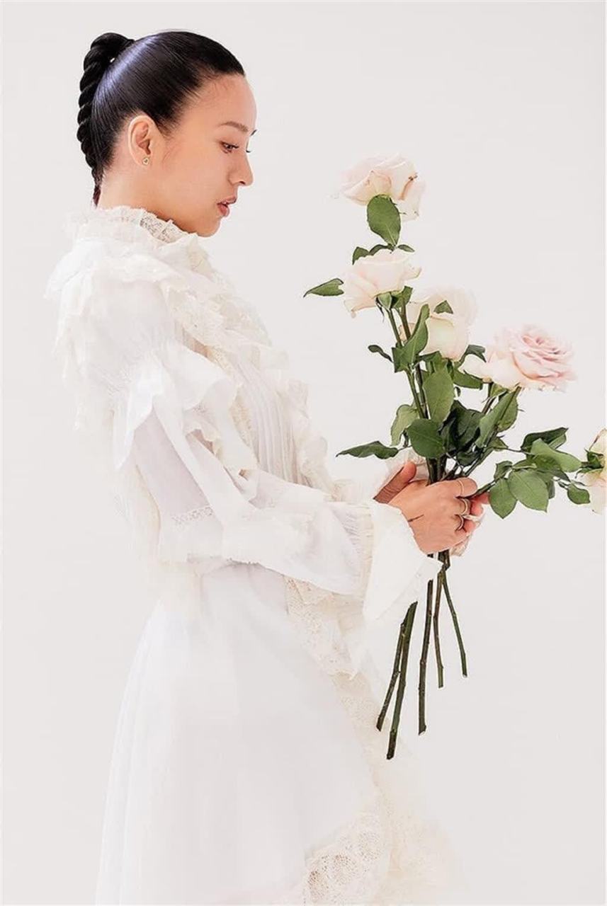 李孝利全新画报,背头造型,时尚潮流,气质颜值非凡