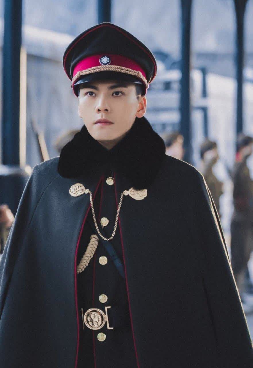 陈伟霆的军阀装也太帅了吧,又a又飒