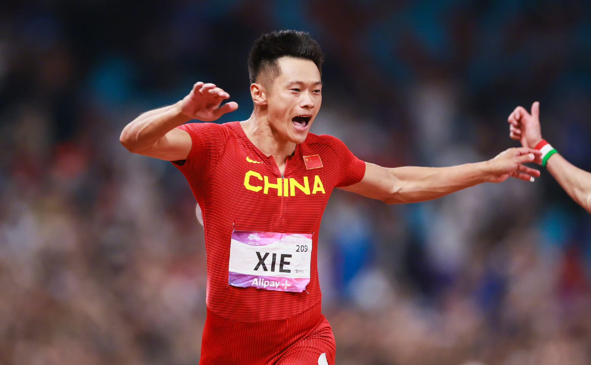 下午17时55分,巴黎奥运会田径男子100米项目正式亮相