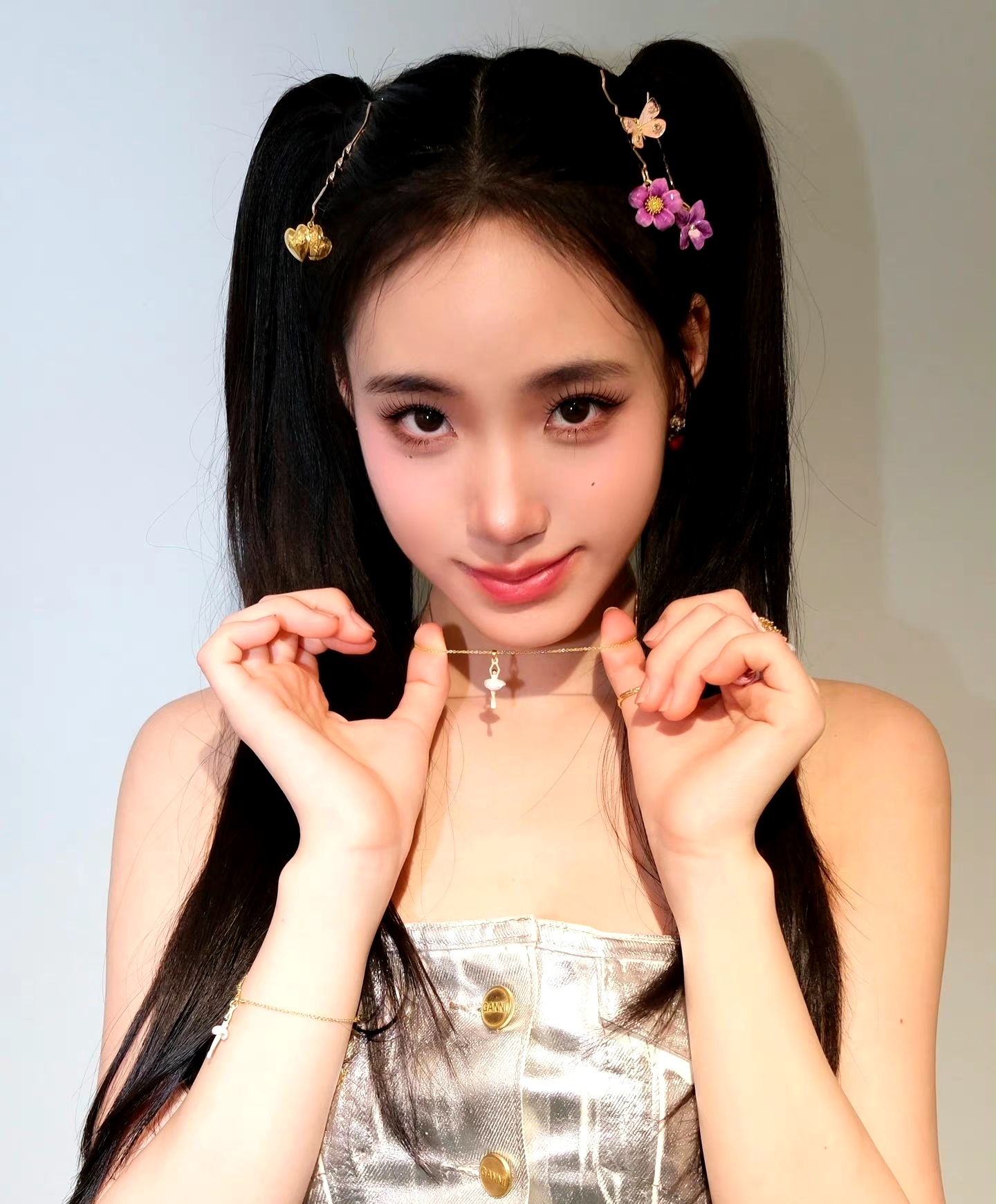 才16岁就已经开始赚钱了16岁女生高马尾正脸照片高双马尾小s二女儿