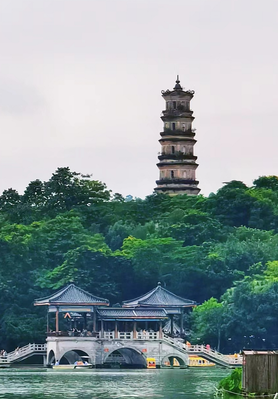惠州十大城市公园  1,惠州西湖公园: 由西湖和红花湖组成,以六湖,九桥