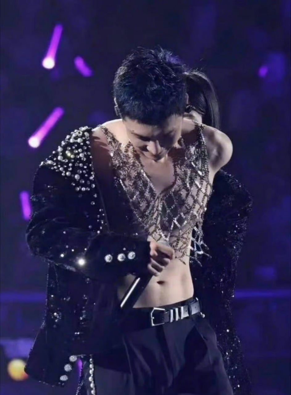 张艺兴演唱会 水钻镂空背心