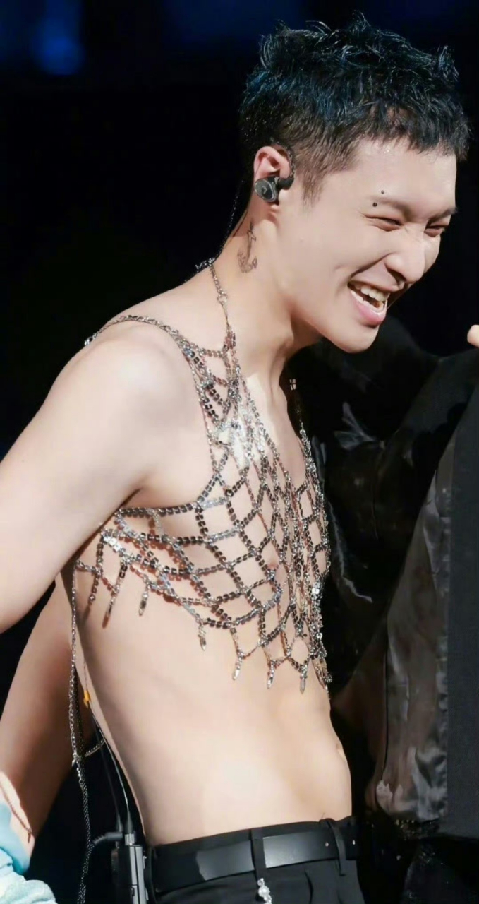 张艺兴演唱会 水钻镂空背心