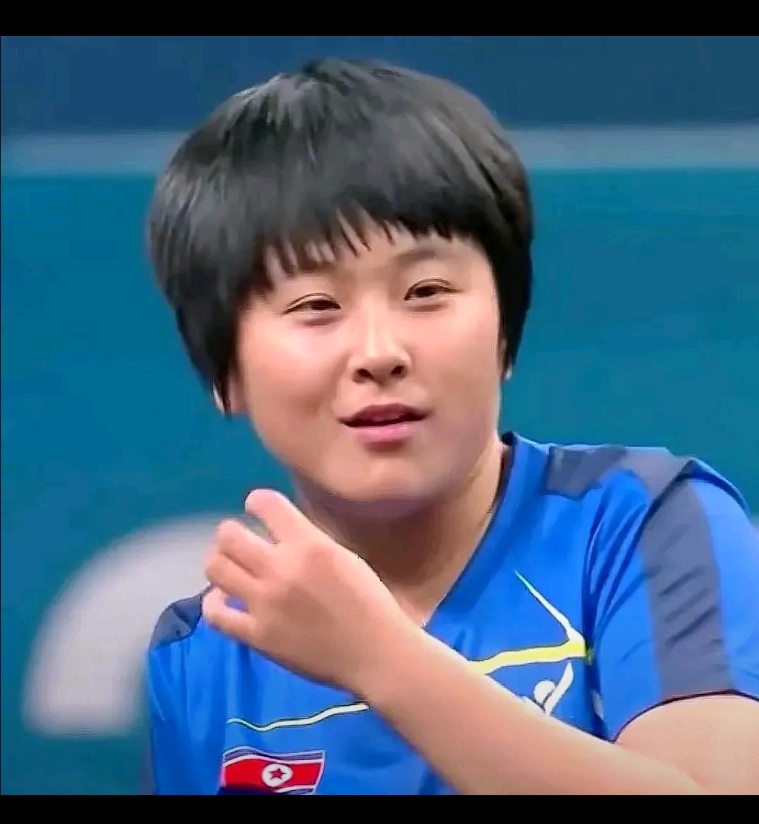 朝鲜乒乓球女运动员金琴英有一个最为突出的特点,那就是她的自然美