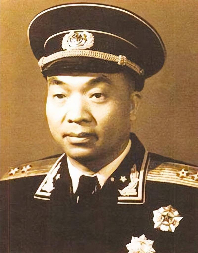 梁兴初麾下三个师长,竟然有两位和他一样军衔,另一位授予少将