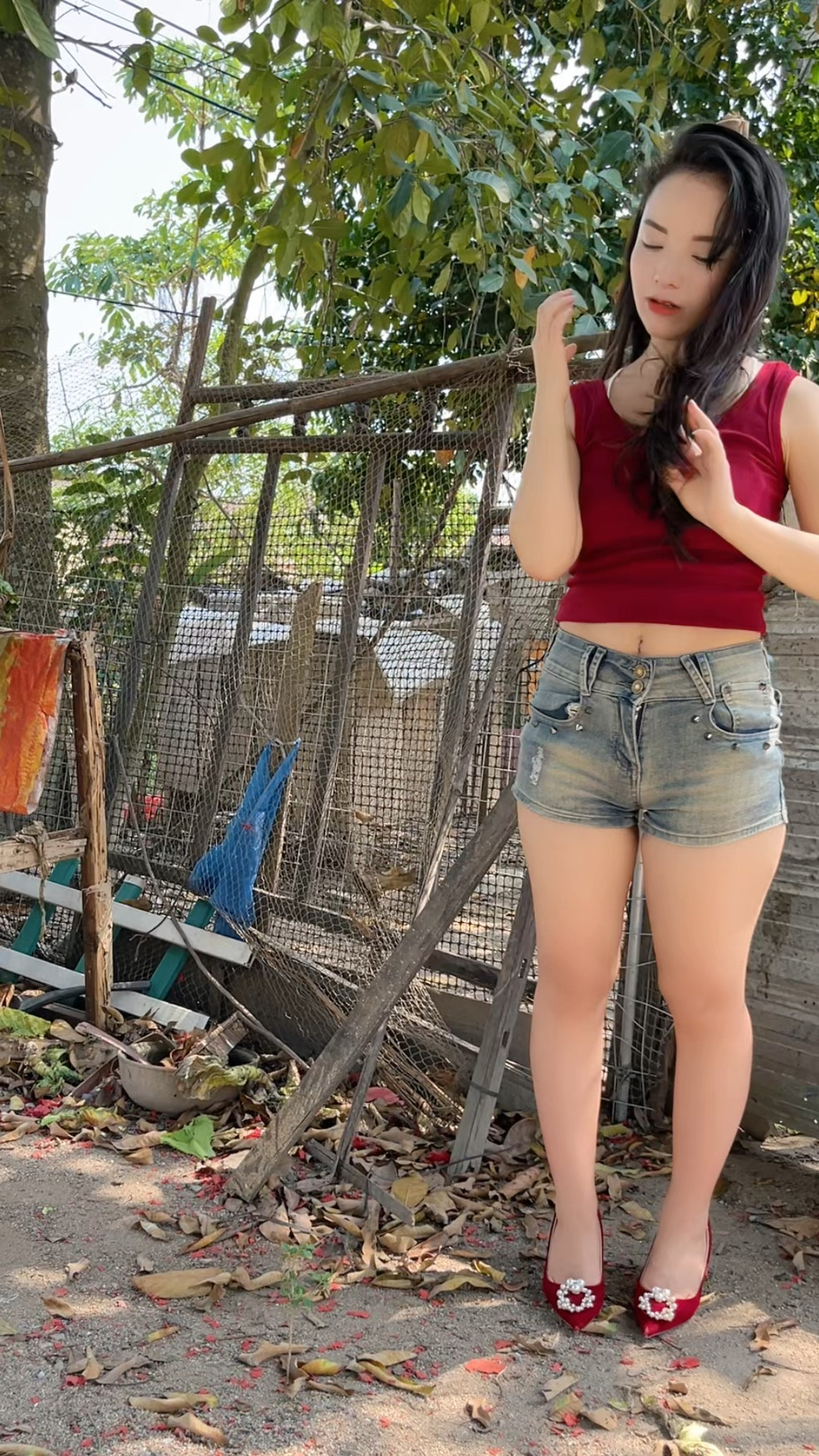 女大三抱金砖