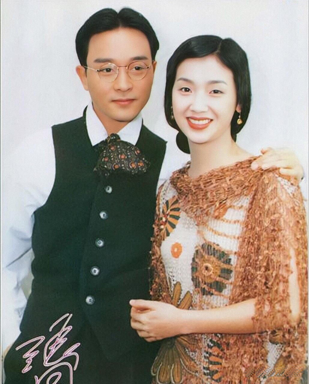 张国荣与吴倩莲合作的《夜半歌声》,看造型装扮十分惊艳,演技可圈可点