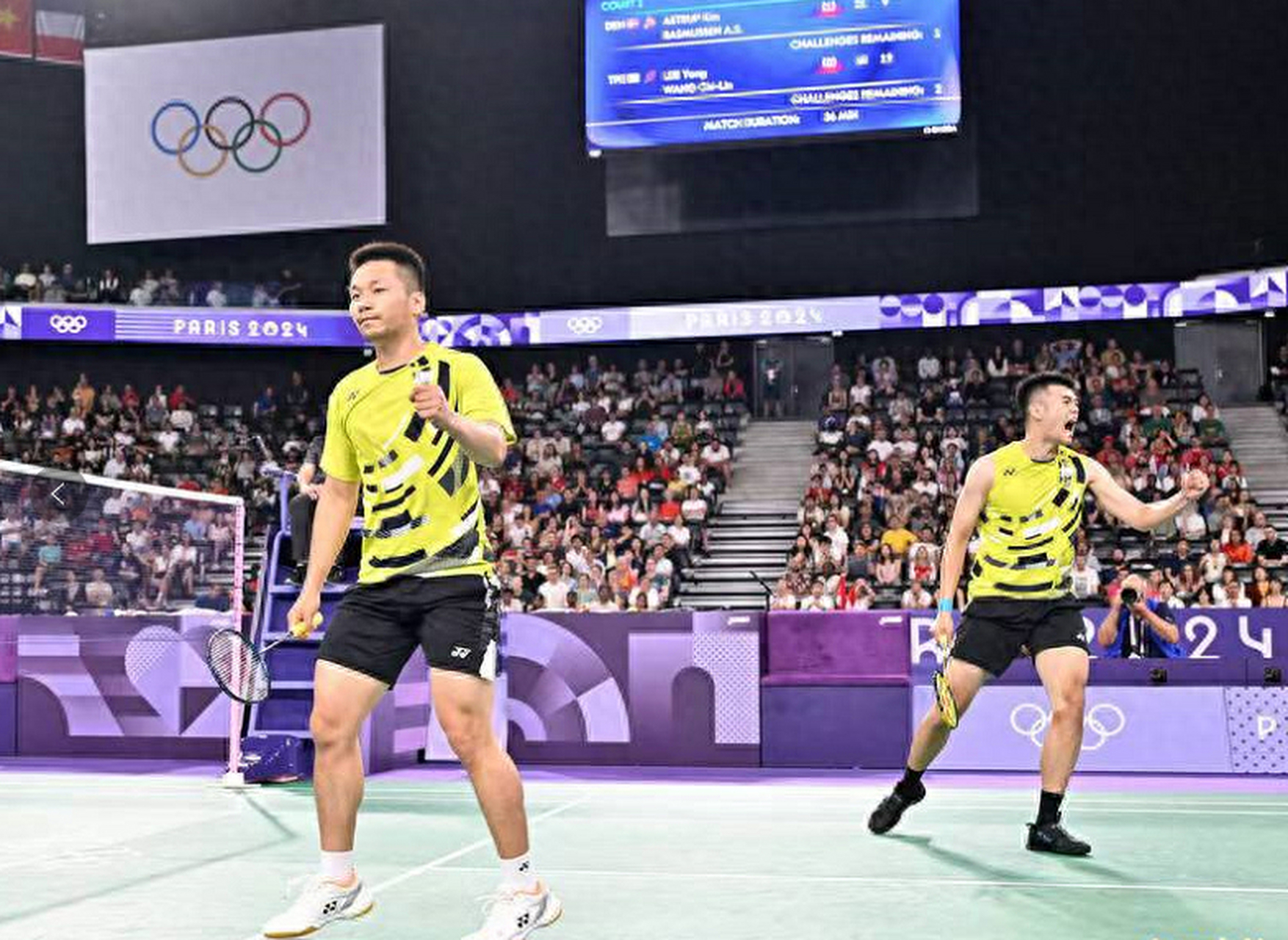 中国台北组合李洋/王齐麟2日在巴黎奥运会羽毛球男双半决赛中,以18:21