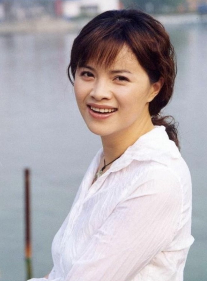 在那个女性审美以端庄为取向的年代,石兰的性感石破天惊