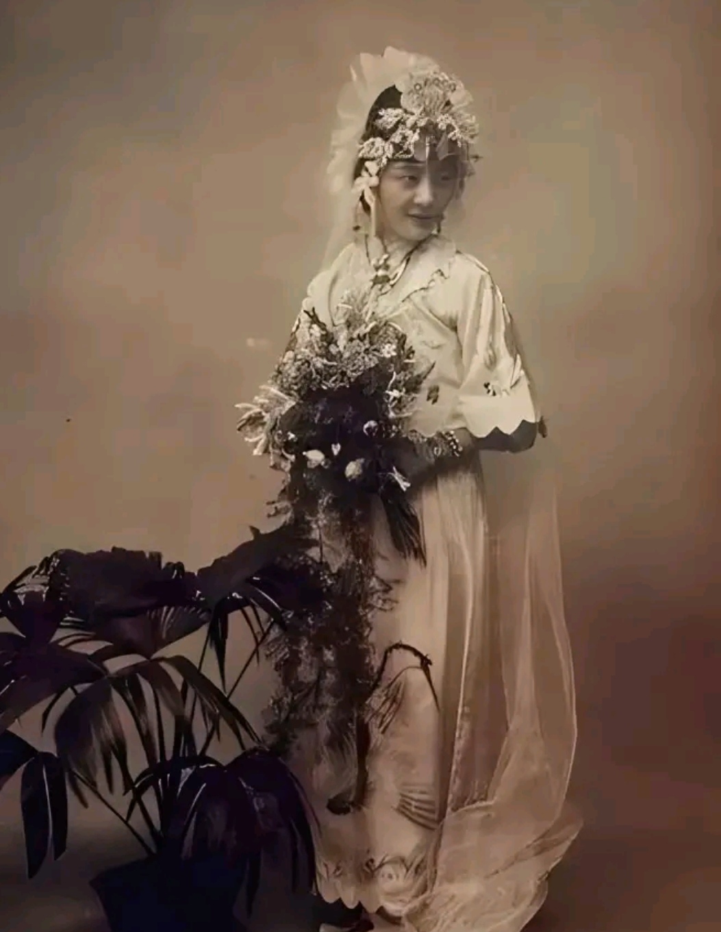民国时期的顶级渣女唐怡莹,与皇帝,王爷皆有情感纠葛,甚至还引得