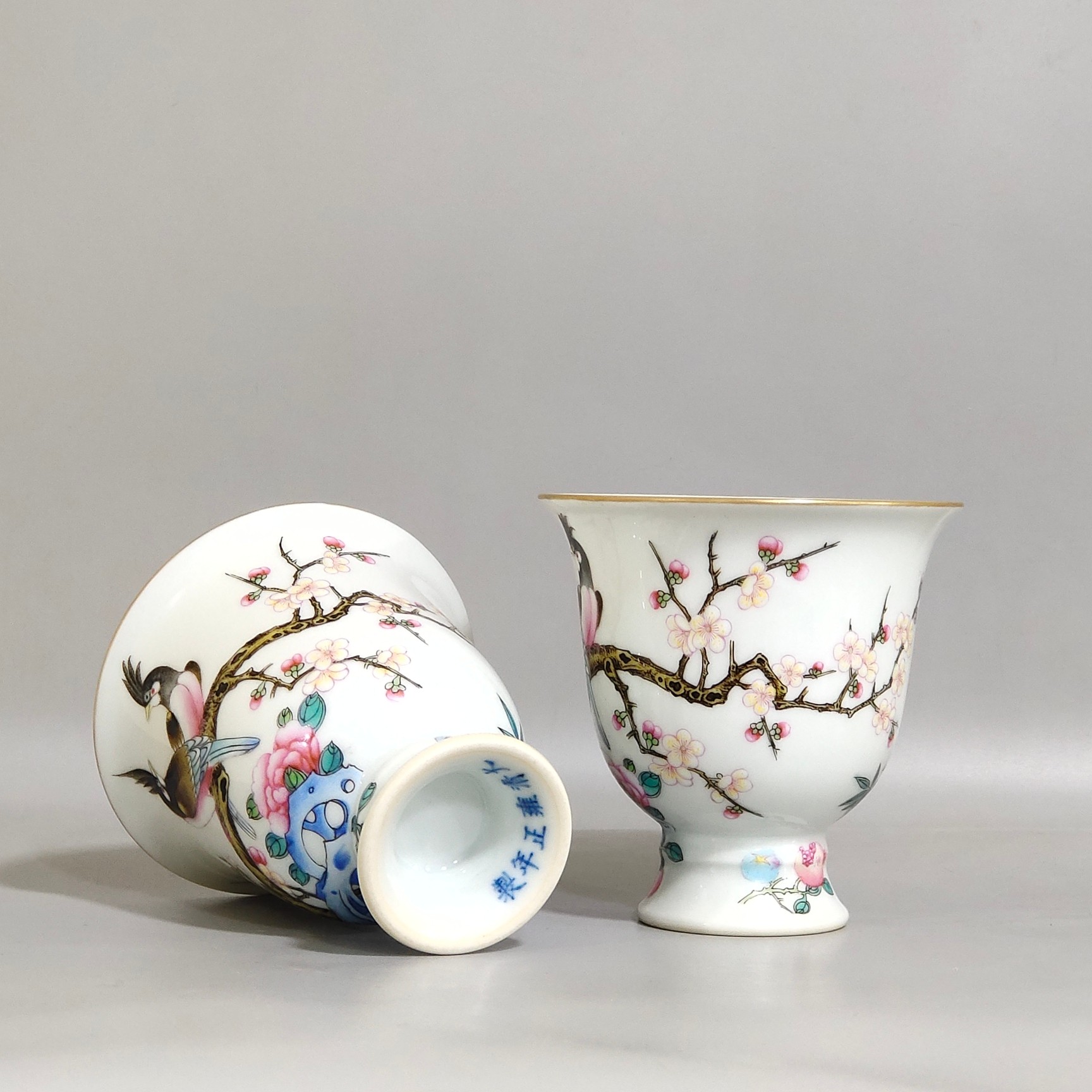 清代雍正花鸟高足杯,高8.8公分,口径8.6公分