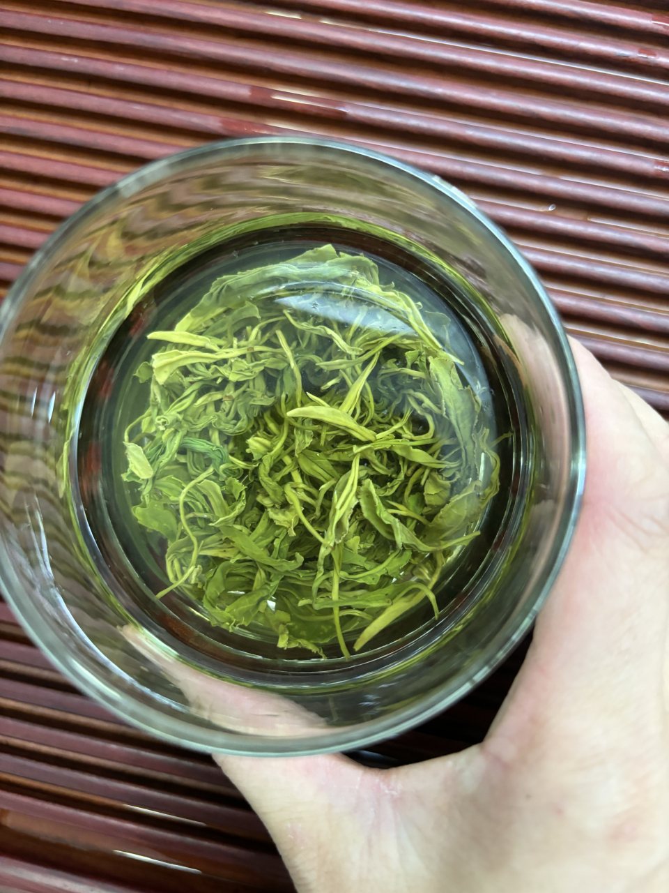 今天给大家介绍一款,比较适合自己日常喝的绿茶,虽然品相不算好,但是