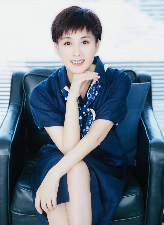 这两口子凭真本事吃饭,戏里戏外都是夫妻,今45岁忙着拍戏不生娃