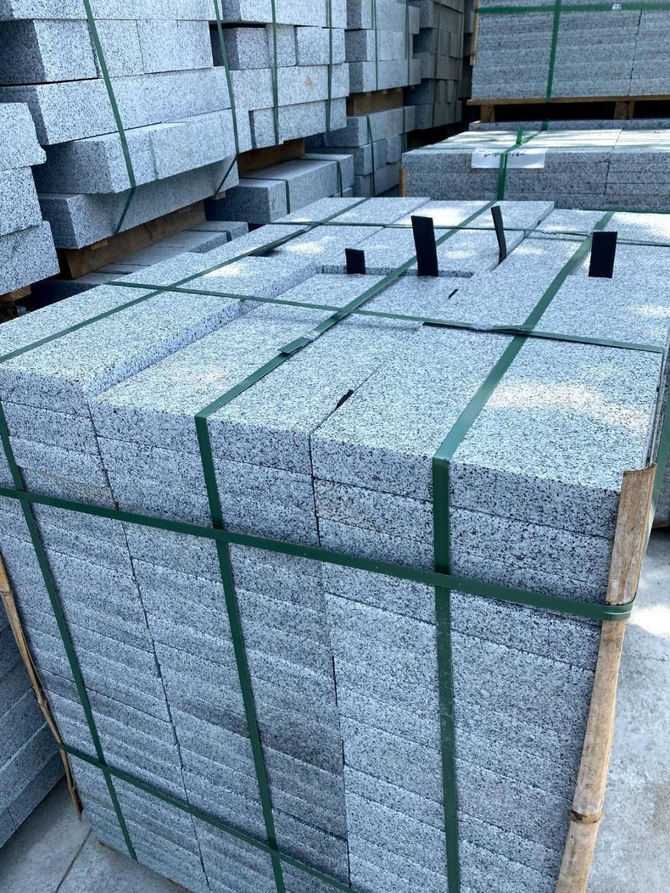 芝麻黑火烧面石材厂家多少钱一平方