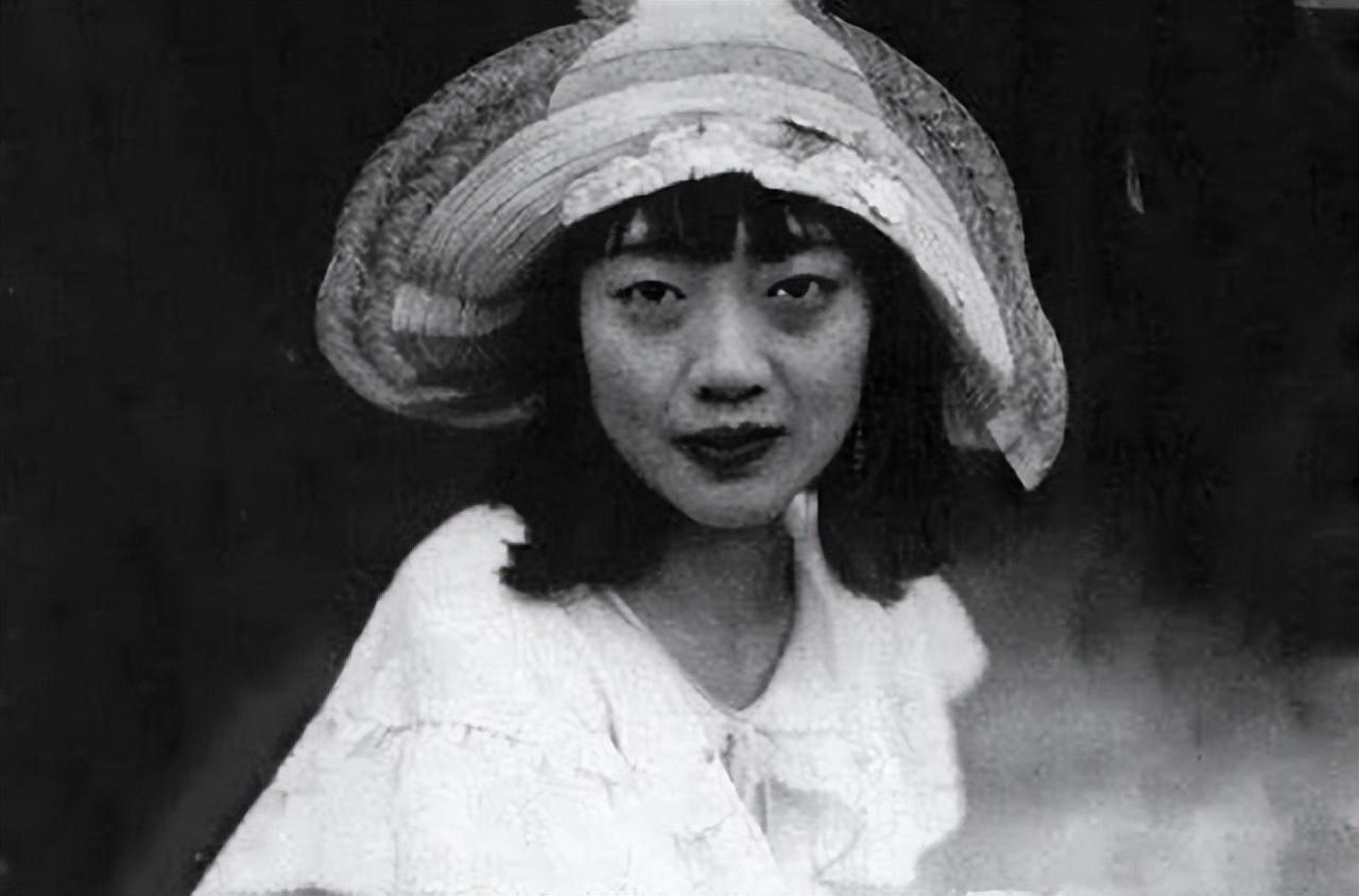 大清最后一位皇后婉容,因抽鸦片牙齿掉光,死后被人扔进臭水沟