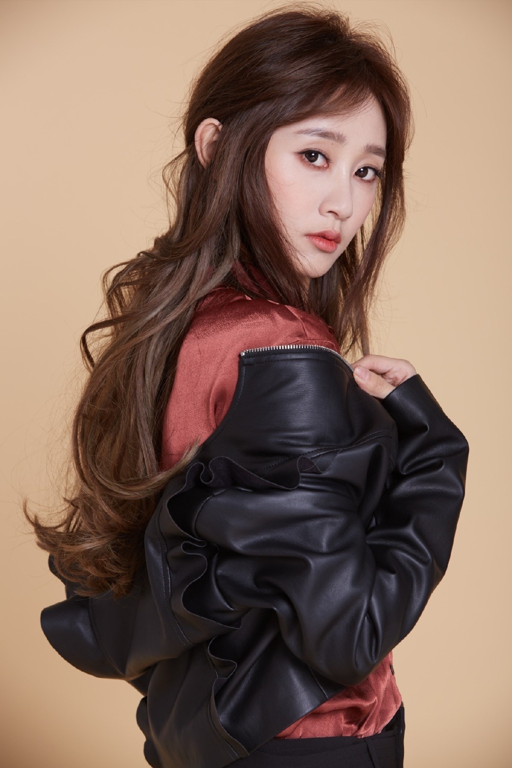 女主播鳕熊皮衣写真