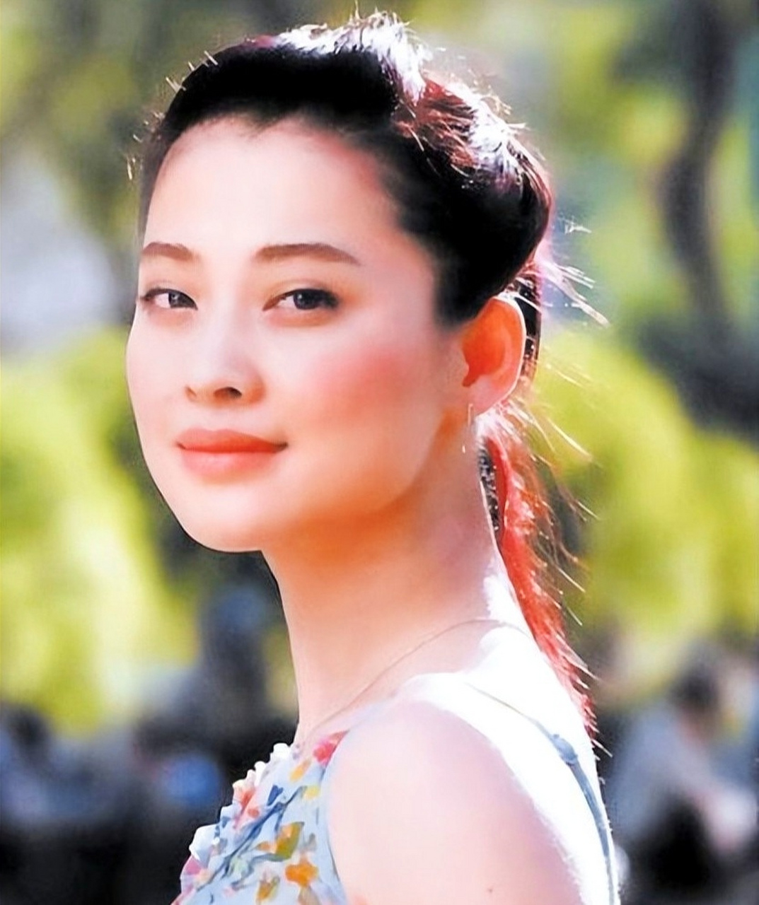 年轻时青涩的梅婷光彩照人