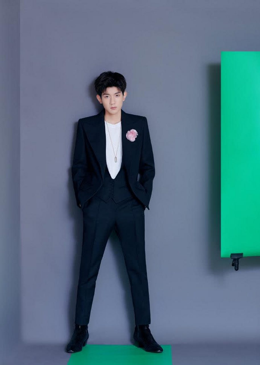 tfboys差距越来越大了,同穿西装套装,最成熟的反而是千玺