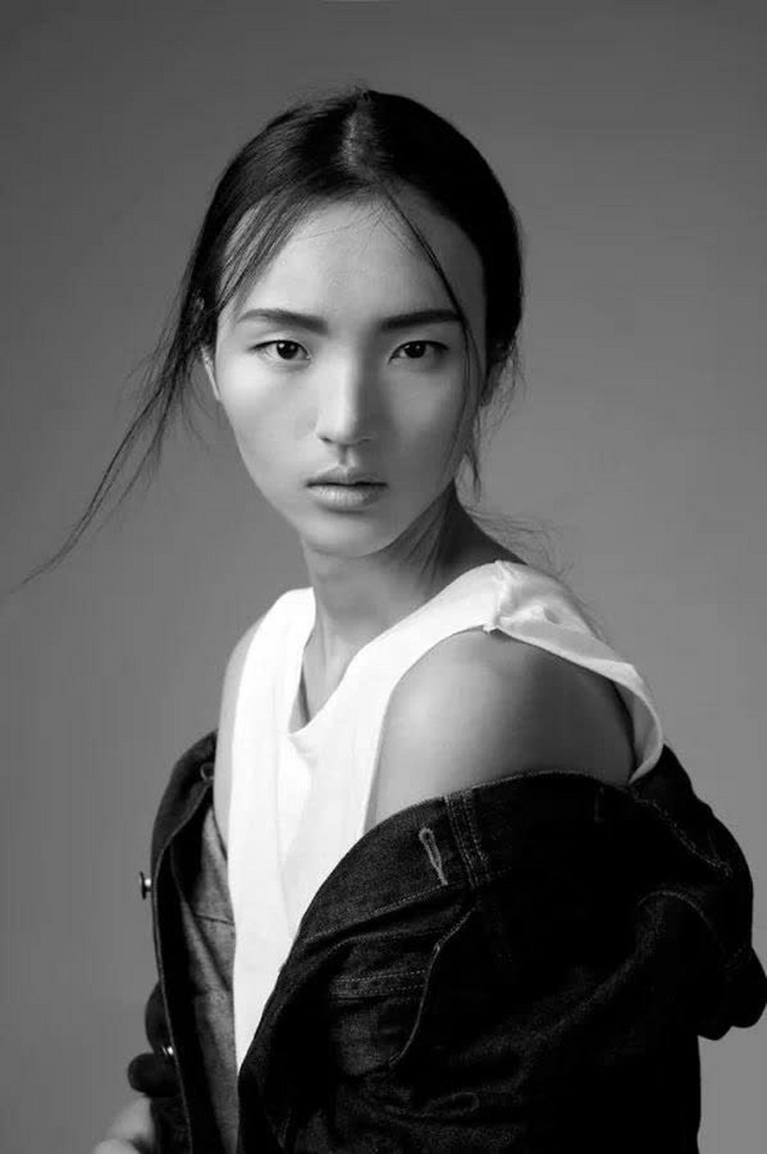 王路平新生代超模典型的单眼皮美女