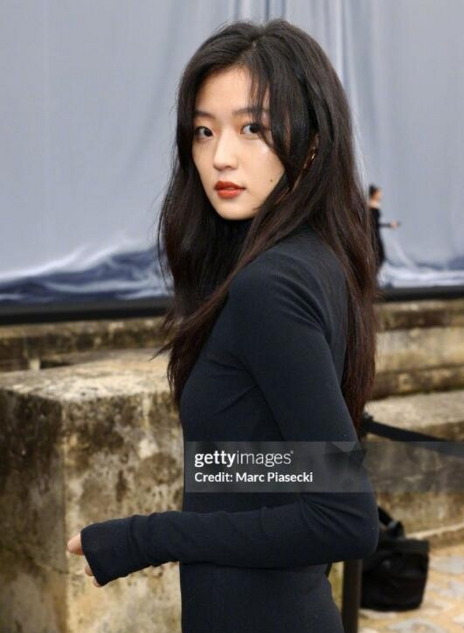 巴黎时装周明星外网生图