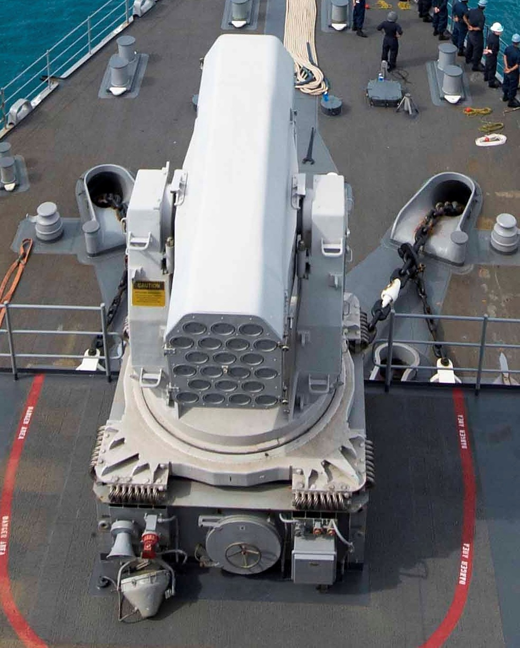 这是一种以红外线与被动雷达整合导引的轻型,点防御舰对空导弹,用来