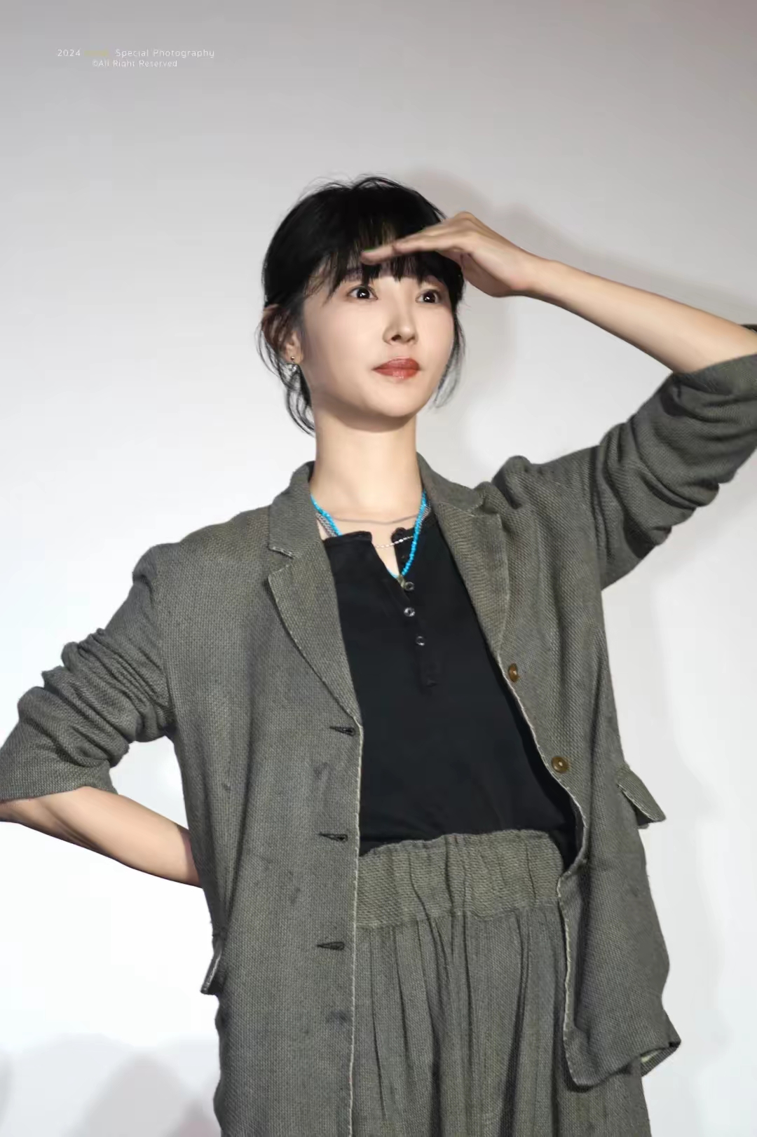 41岁的白百合短发造型简直是逆龄时尚典范