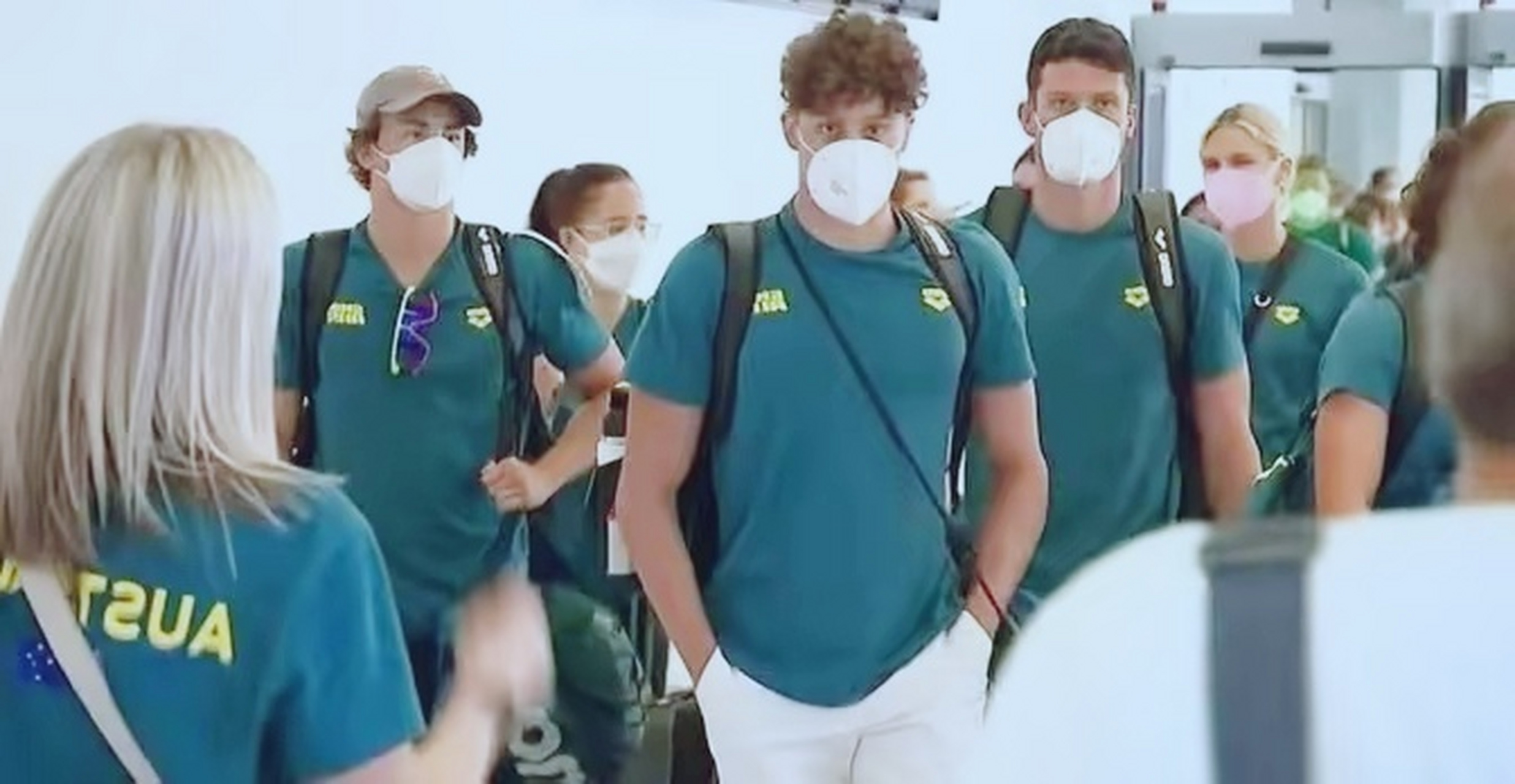 近日在巴黎奥运会上,美国运动员竟然开始佩戴起了n95口罩参赛,这一