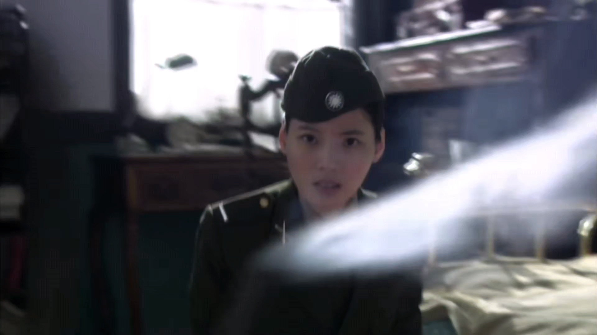 曾墨怡一个令郑耀先为之惋惜,被袁农扼杀的优秀特工