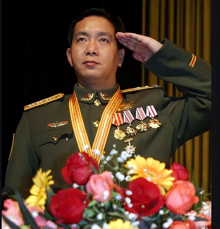 有人问他"当时你只有十八九岁,还是一个孩子啊!