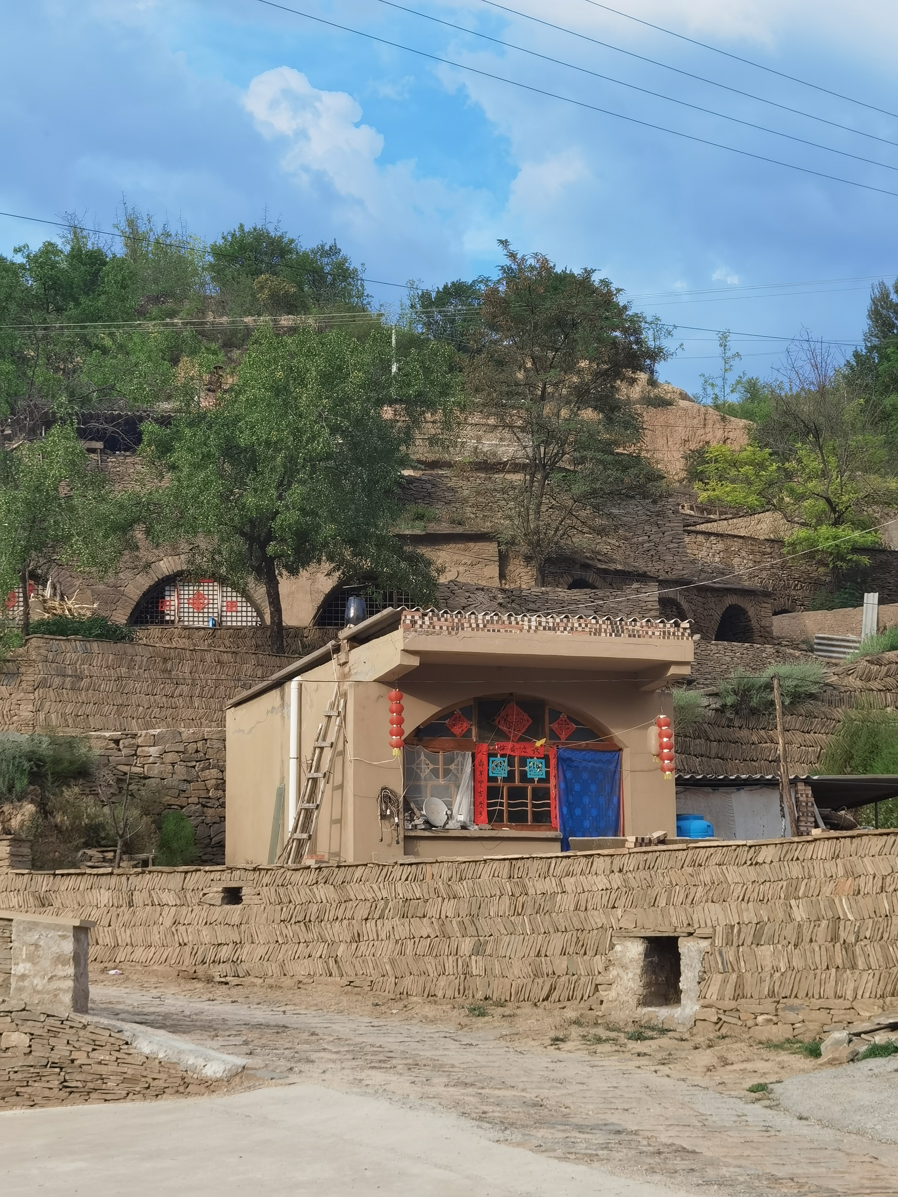 我找到了《平凡的世界》中的双水村,那就是绥德郭家沟村