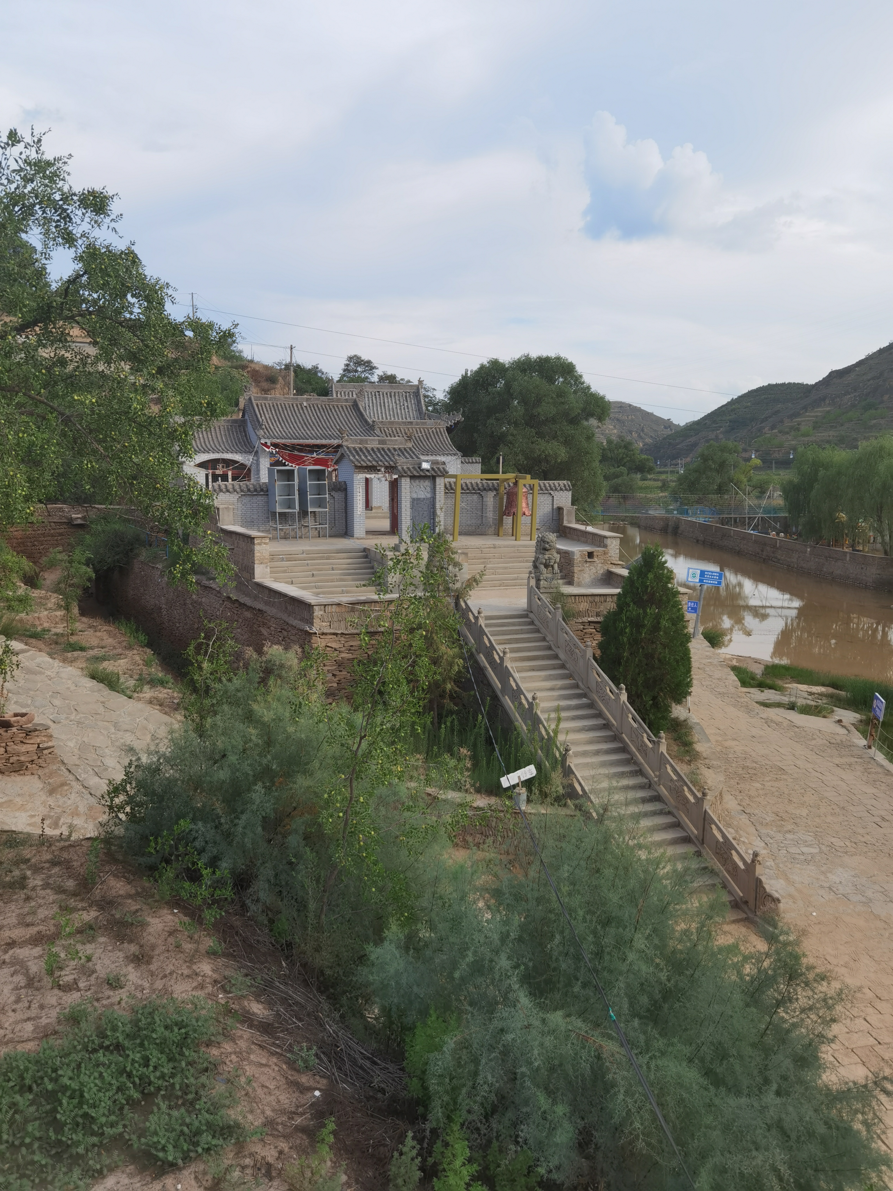 我找到了《平凡的世界》中的双水村,那就是绥德郭家沟村