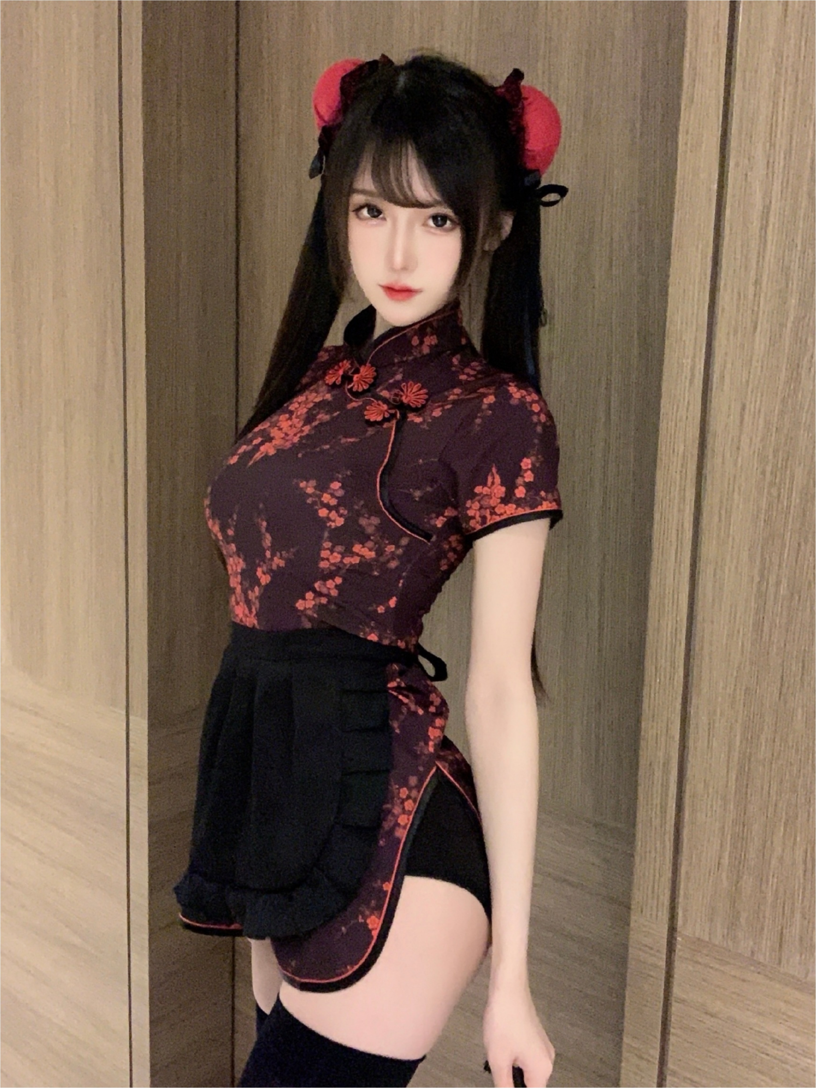 腐团儿cos中华娘,过膝袜太诱惑,旗袍开到大腿,不愧是宅男女神