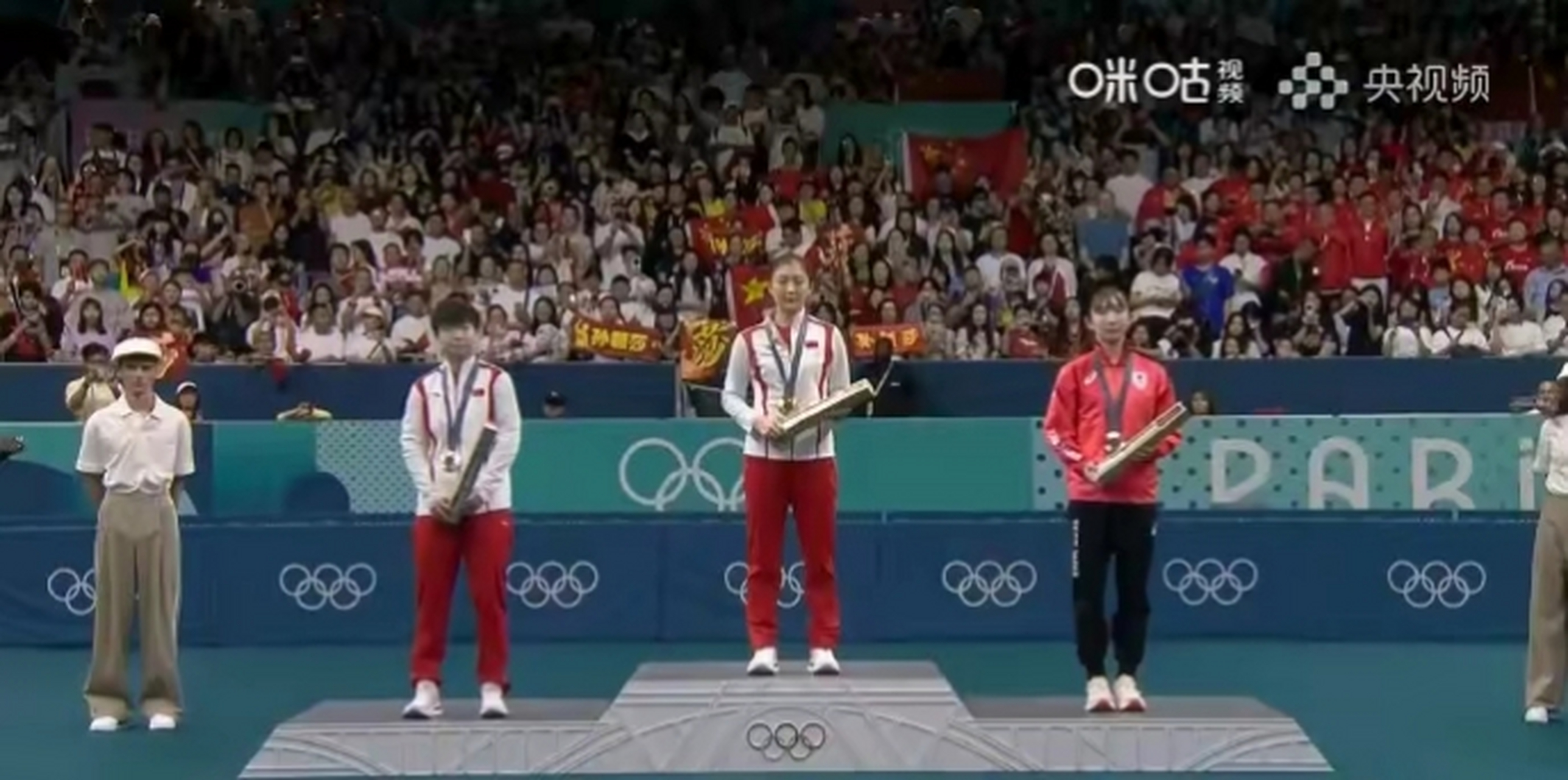陈梦孙颖莎登上领奖台 巴黎奥运会乒乓球女单决赛,陈梦,孙颖莎分别摘