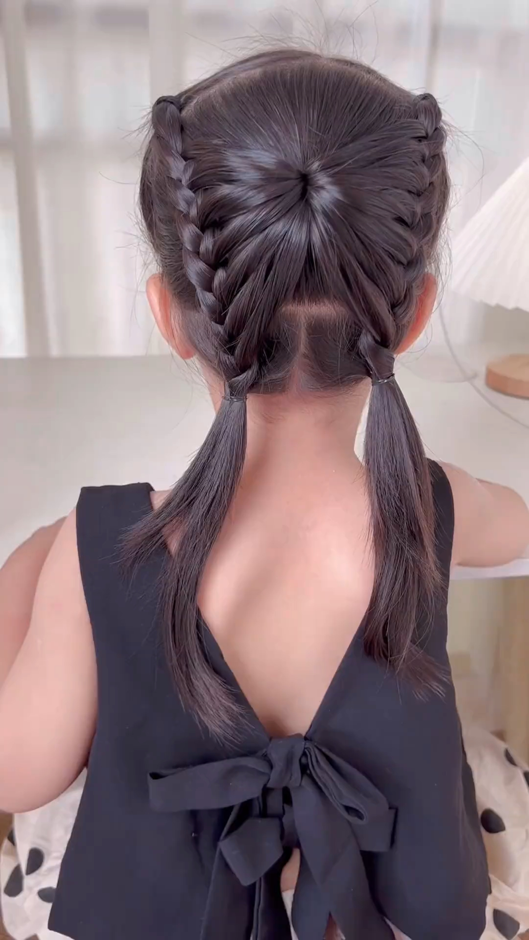 凉快又好看的蝴蝶翅膀儿童发型