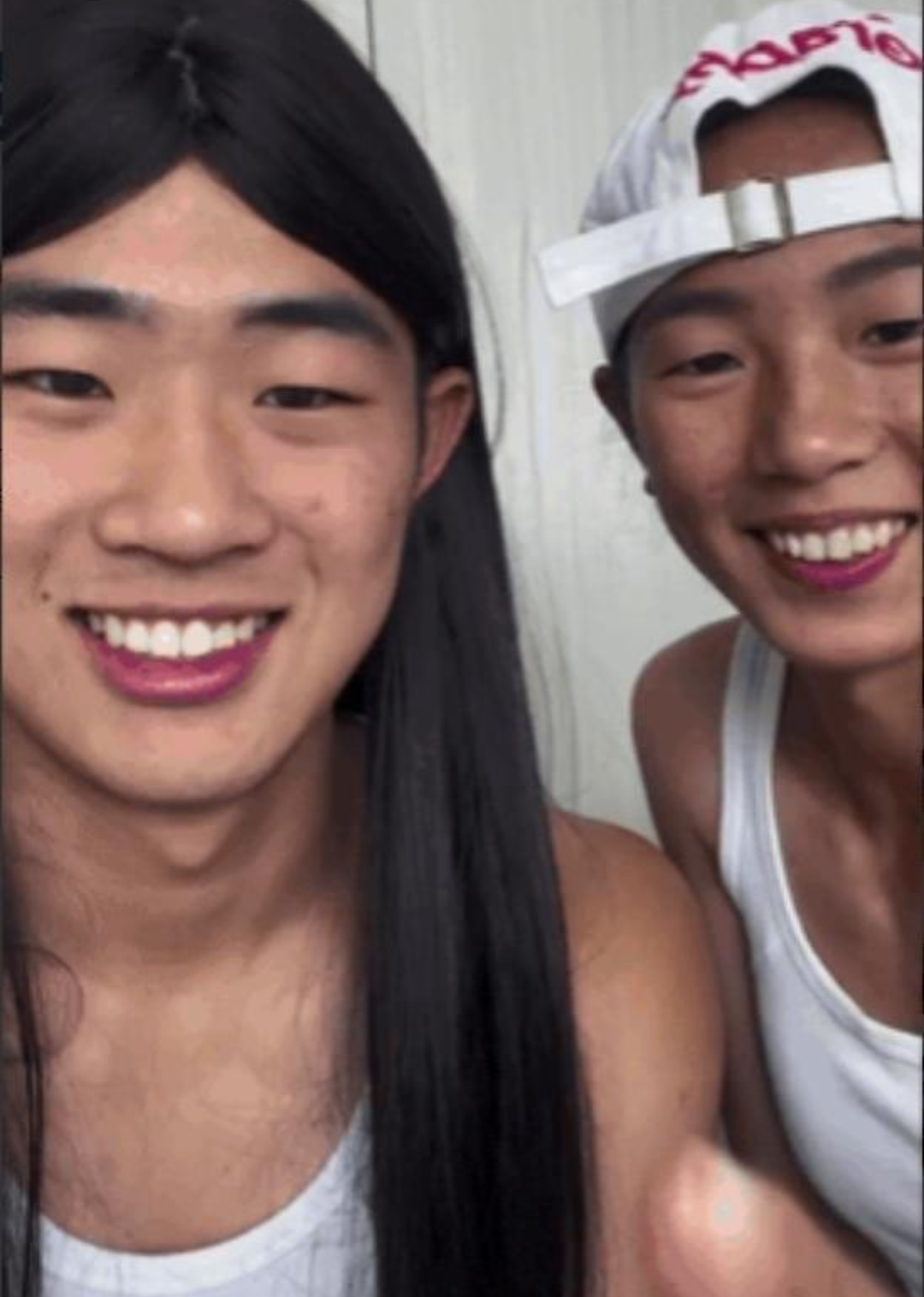 四川成都,一对情侣因为长得太像,被网友劝说去做个亲缘鉴定!