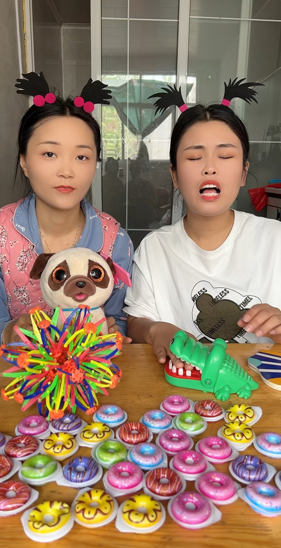 亲子玩乐,不能给大鲨鱼吃小兔子