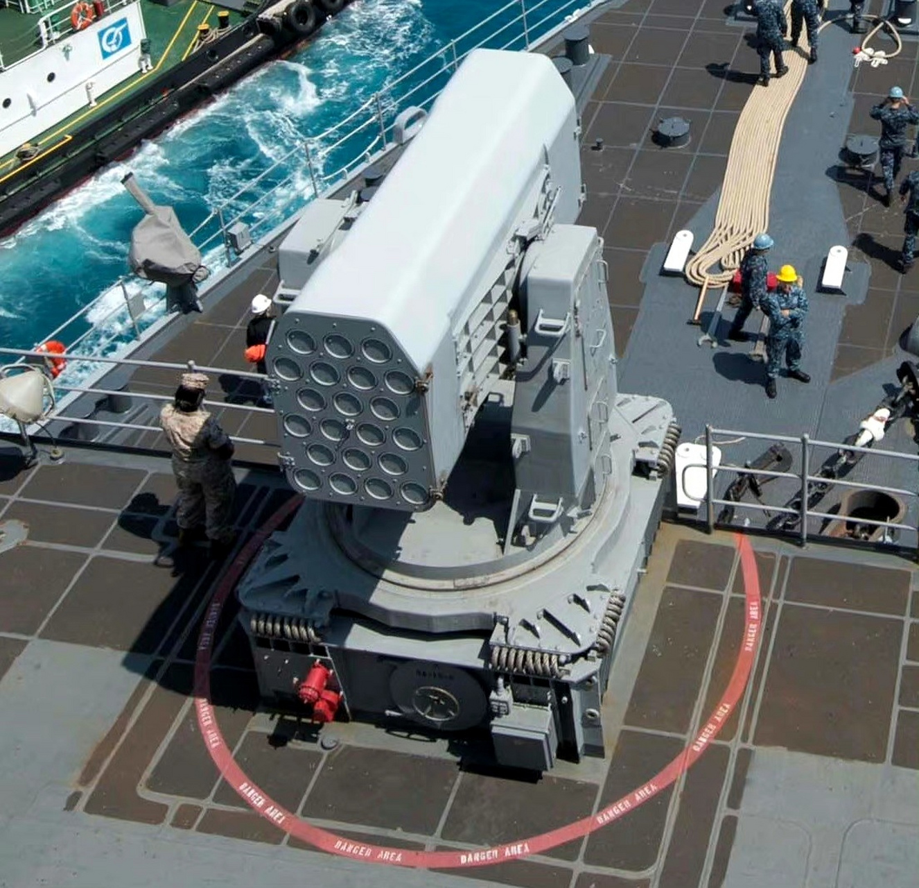 这是一种以红外线与被动雷达整合导引的轻型,点防御舰对空导弹,用来