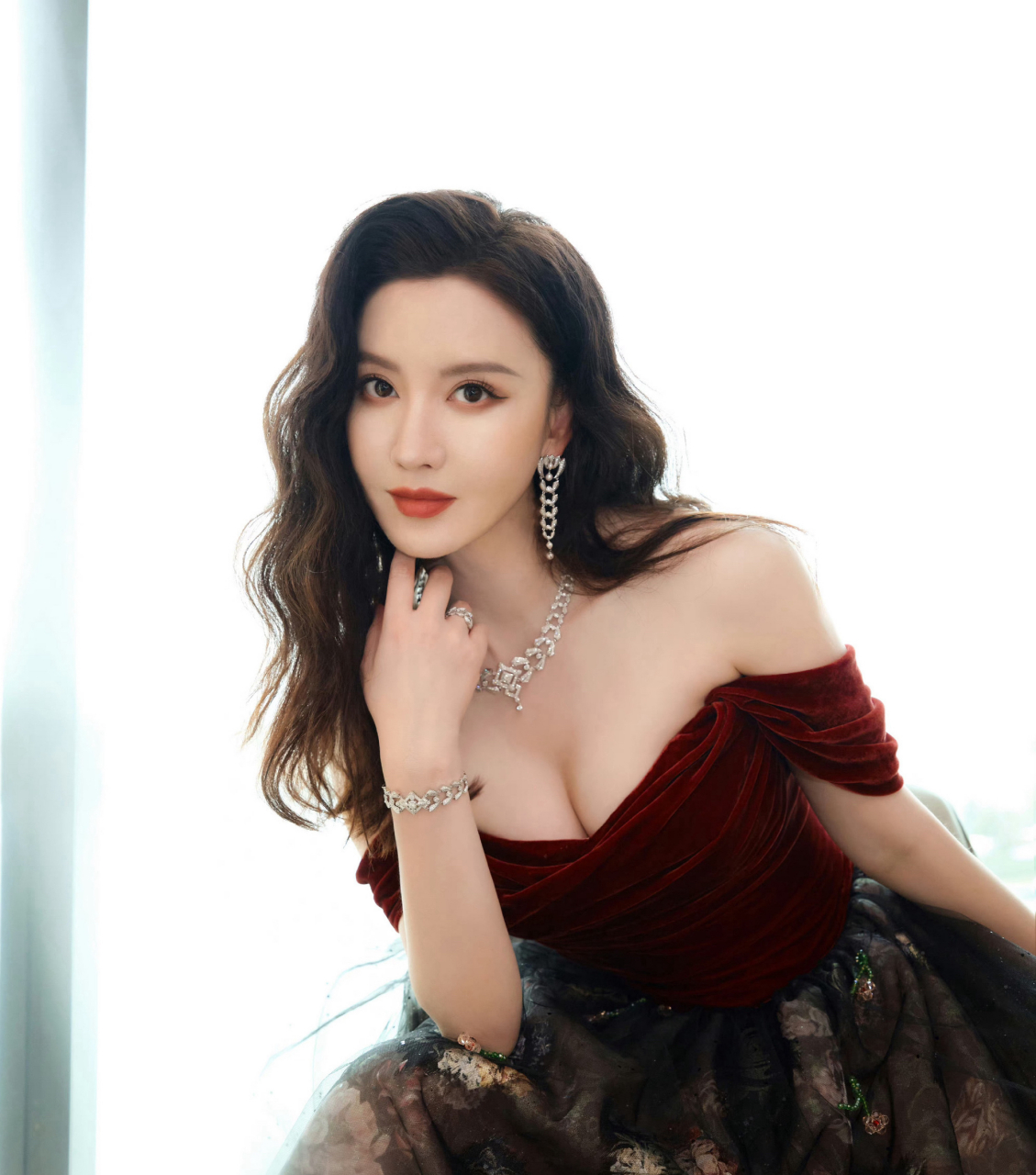 张萌优雅妆造写真精选