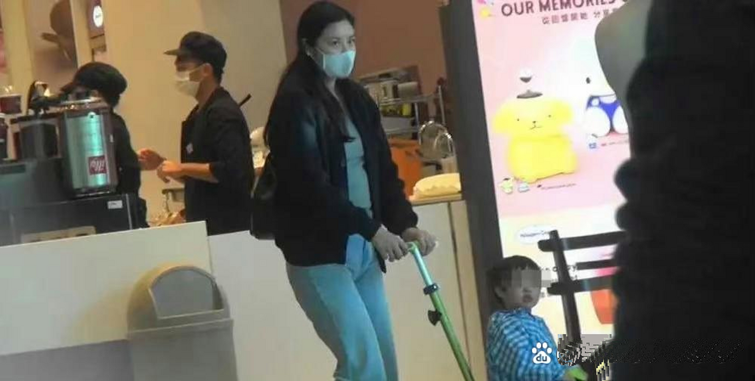 黎明妻女逛街被拍!3岁女儿罕曝正脸超像爸