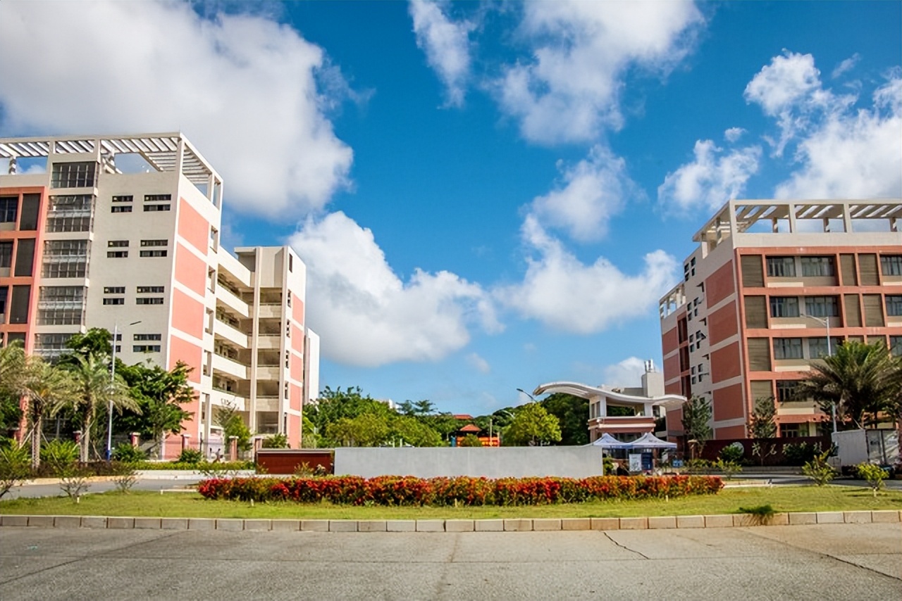 泉州大学概览:过来人说出实情在福建省的东南部,有一座历史悠久且文化