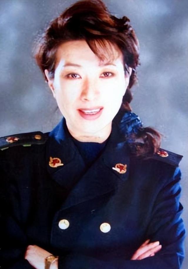 演员王静:颜值出众气质佳,出道37年零绯闻,热心公益令人敬佩