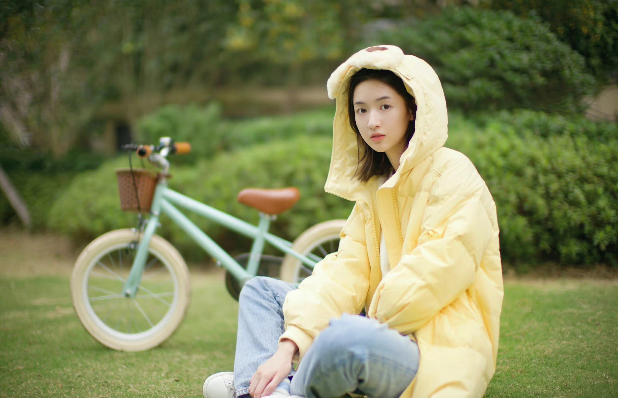 王玉雯的穿搭在温暖中,还有活力与可爱.