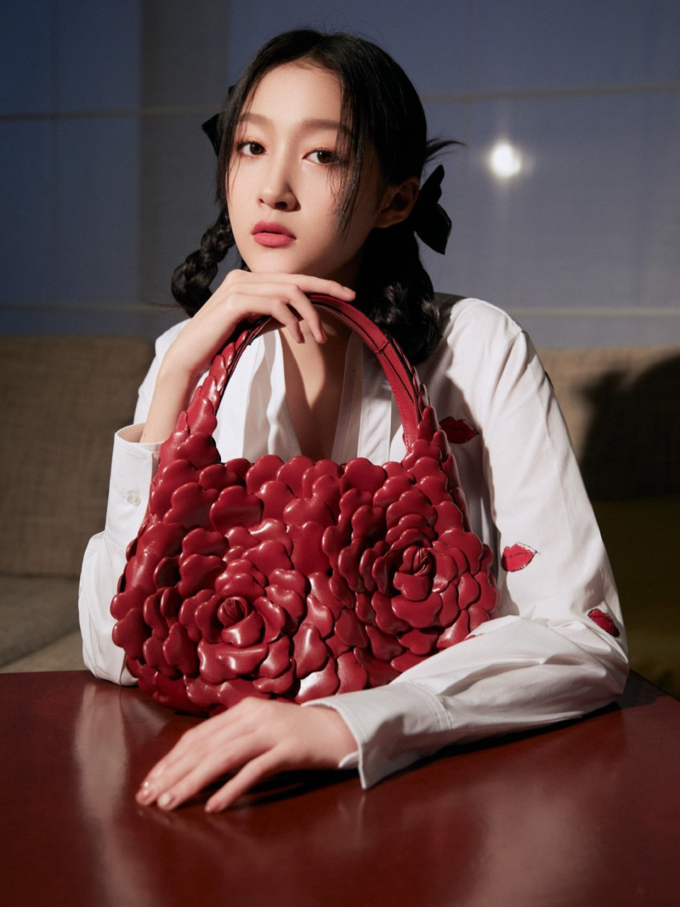 关晓彤新造型"扮清纯"十分养眼